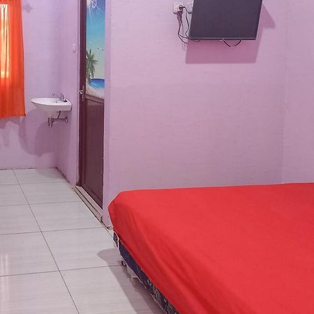 Jessy Homestay Lolak Mitra Reddoorz Exterior photo