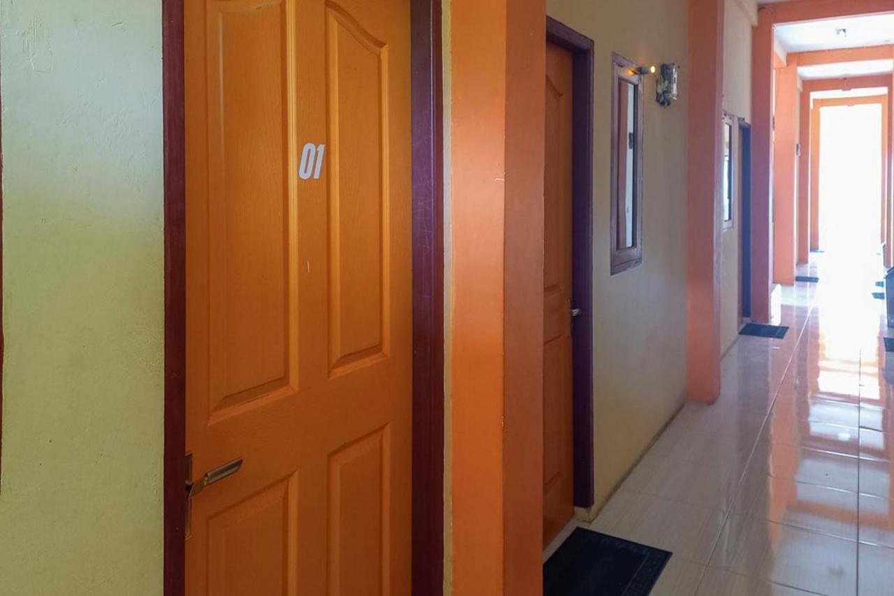 Jessy Homestay Lolak Mitra Reddoorz Exterior photo