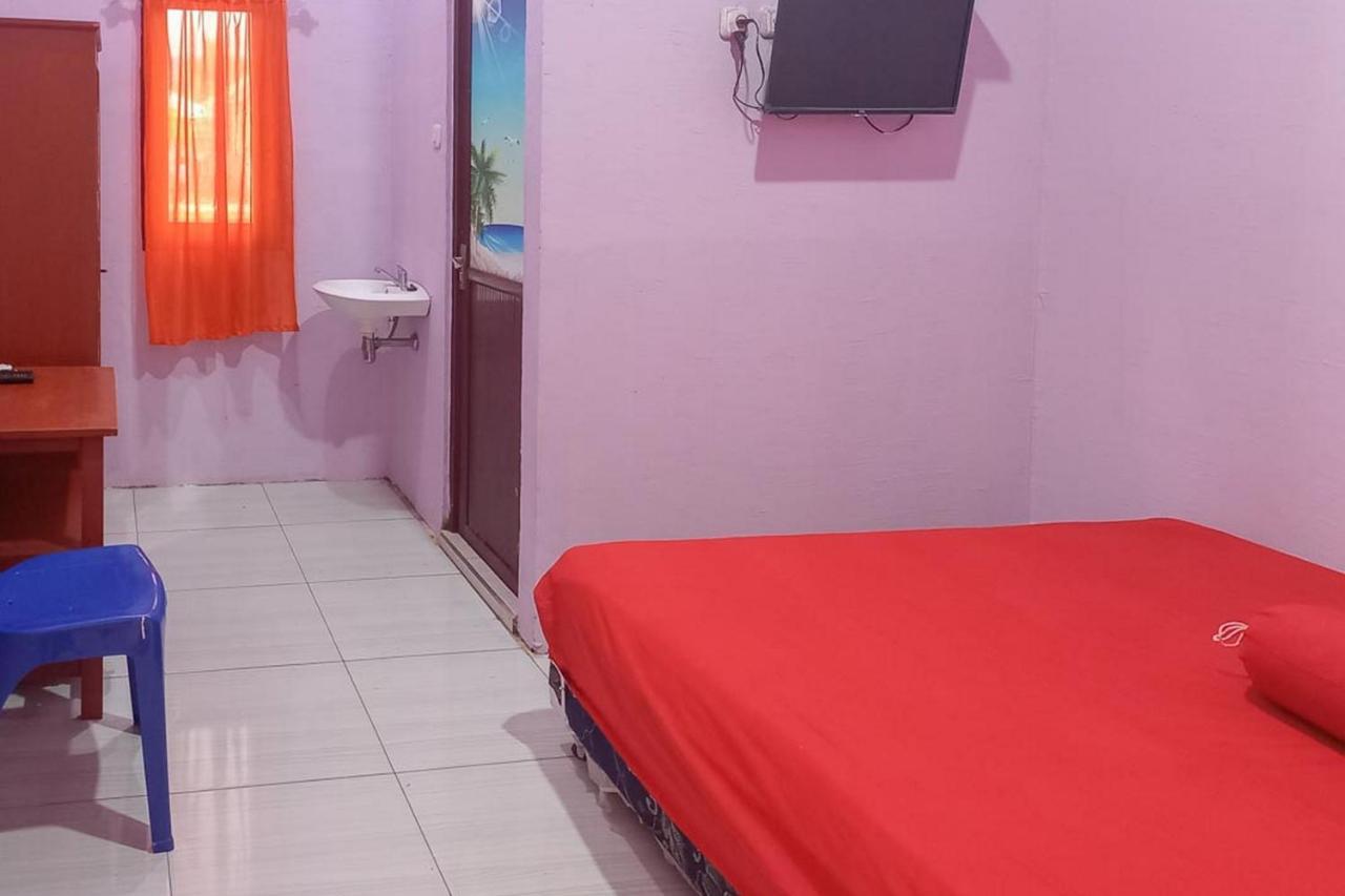 Jessy Homestay Lolak Mitra Reddoorz Exterior photo